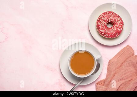 Photographie de nourriture vierge de beignet, beignets, glacé, thé, café, lait, bagel, boulangerie, pâtisserie, pâtisserie, rose, gâterie, dessert, saupoudrer, calories, givrage Banque D'Images