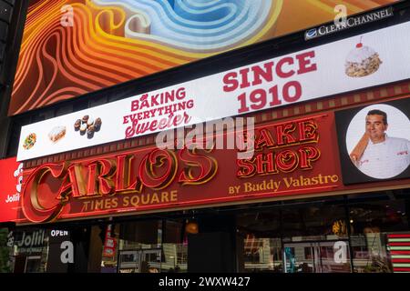 Carlos boulangerie est situé au coeur de Times Square et sert une grande variété de produits de boulangerie, 2024, New York City, États-Unis Banque D'Images