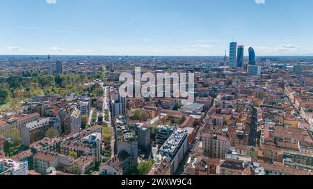 Vue aérienne de CityLife avec les trois tours, la Straight One (Allianz Tower), la Twisted One (Generali Tower), la Curved One. Milan Italie Banque D'Images