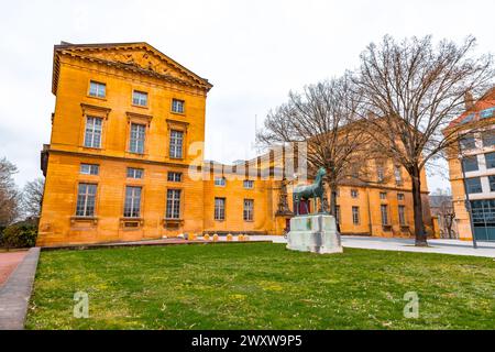 Metz, France - 23 janvier 2022 : haute Cour de Metz et ses environs avec le jardin de l'Espanade. Banque D'Images