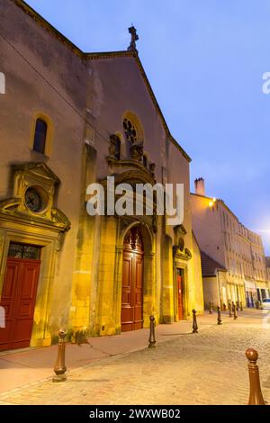 Metz, France - 23 janvier 2022 : L'église Saint Maximin est une église catholique située près du temple luthérien dans le quartier de l'ancienne ville de met Banque D'Images