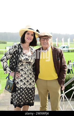 Claus Theo Gärtner mit seiner Ehefrau Sarah Sarah Gärtner BEI der Großen Saisoneröffnung - Pferderennen auf der Rennbahn Hoppegarten. Berlin, 31.03.20 Banque D'Images