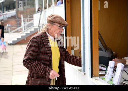 Claus Theo Gärtner BEI der Großen Saisoneröffnung - Pferderennen auf der Rennbahn Hoppegarten. Berlin, 31.03.2024 Banque D'Images