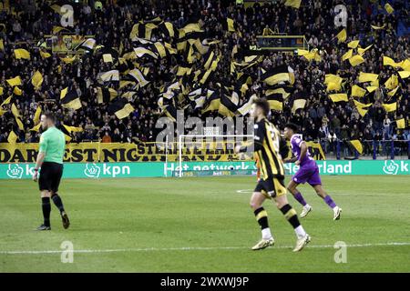 ARNHEM - vitesse supporters lors du match néerlandais Eredivisie entre vitesse et Sparta Rotterdam au Gelredome le 2 avril 2024 à Arnhem, pays-Bas. ANP JEROEN PUTMANS Banque D'Images