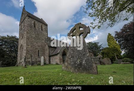 L'église Holy Cross près d'Ilam dans le parc national Peak District. Banque D'Images