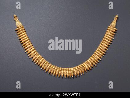 Collier d'or, IVe siècle av. J.-C., Sardes, Musée archéologique, Istanbul, Turquie Banque D'Images