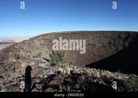 Une randonnée panoramique abrupte jusqu'à un cône de cendre appelé SP Mountain dans le champ volcanique de San Francisco, Arizona. Banque D'Images