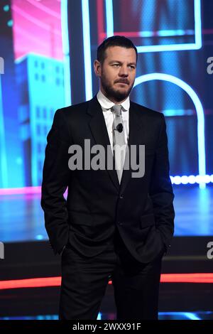 Milan, Italie. 02 avril 2024. Milan, émission de télévision "Stasera c'è Cattelan" - Rai 2 - Alessandro Cattelan crédit : Agence photo indépendante/Alamy Live News Banque D'Images