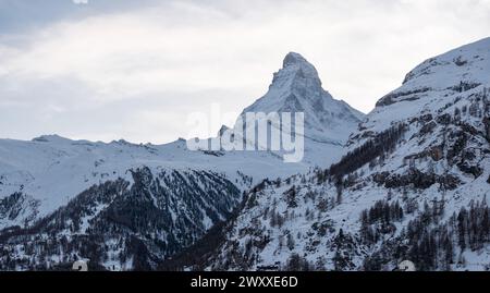 Majesté d'hiver du Cervin, Zermatt, Suisse sommets couverts de neige Banque D'Images
