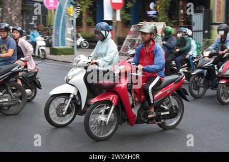Navetteurs sur scooters, Ho Chi min ville (Saigon), Vietnam Banque D'Images
