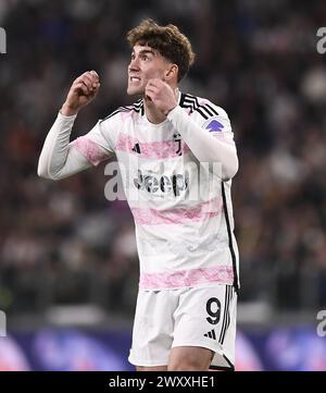 Turin, Italie. 2 avril 2024. Dusan Vlahovic de la Juventus réagit lors du match de demi-finale de la Coupe d'Italie entre le FC Juventus et le Lazio à Turin, en Italie, le 2 avril 2024. Crédit : Federico Tardito/Xinhua/Alamy Live News Banque D'Images