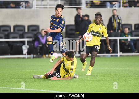 Columbus, Ohio, États-Unis. 2 avril 2024. Diego Lainez (16 ans), milieu de terrain de Tigres UNAL, gère le ballon contre l'équipage de Columbus dans leur match à Columbus, Ohio. Brent Clark/Cal Sport Media/Alamy Live News Banque D'Images