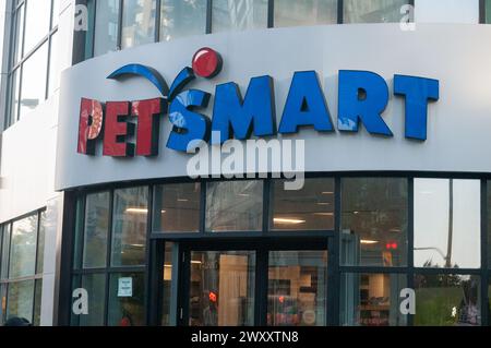 Toronto, ON, Canada – 20 août 2023 : vue à l’enseigne du magasin Petsmart en Amérique Banque D'Images