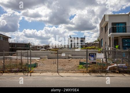 De nouvelles maisons sont construites à Kellyville, banlieue de Hills Shire à Sydney, où la demande de logements est importante, Sydney, Nouvelle-Galles du Sud, Australie, 2024 Banque D'Images