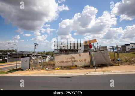 De nouvelles maisons sont construites à Kellyville, banlieue de Hills Shire à Sydney, où la demande de logements est importante, Sydney, Nouvelle-Galles du Sud, Australie, 2024 Banque D'Images