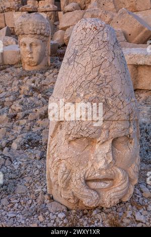 Terrasse ouest, Mont Nemrut, Nemrud, province d'Adiyaman, Turquie Banque D'Images