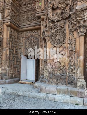 Portail sculpté en pierre de la Grande Mosquée et de l'Hôpital, 1229, Divrigi, Tephrike, Province de Sivas, Turquie Banque D'Images