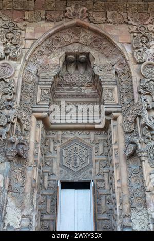 Portail sculpté en pierre de la Grande Mosquée et de l'Hôpital, 1229, Divrigi, Tephrike, Province de Sivas, Turquie Banque D'Images