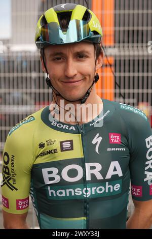 Kanbo, Espagne. 02 avril 2024. JAI Hindley de Bora-Hansgrohe lors de l'Itzulia pays Basque 2024, épreuve cycliste, étape 2 Irun - Kanbo, le 2 avril 2024 à Kanbo, Espagne - photo Laurent Lairys/DPPI crédit : DPPI Media/Alamy Live News Banque D'Images