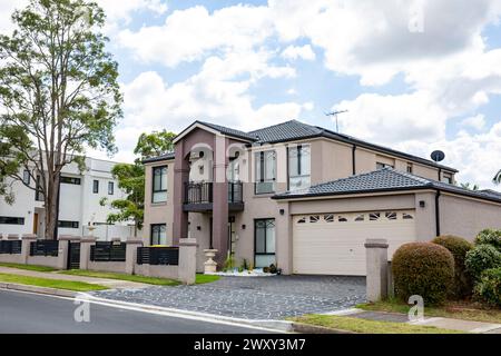 Banlieue de Glenwood dans l'ouest de Sydney avec de grandes maisons individuelles, Western Sydney, NSW, Australie Banque D'Images