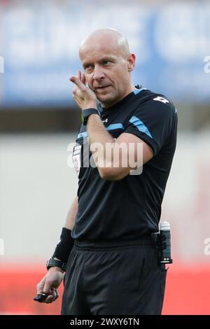 Gliwice, Pologne. 30 mars 2024. L'arbitre Szymon Marciniak de Pologne vu lors du match de football polonais PKO Ekstraklasa League 2023/2024 entre Piast Gliwice et Slask Wroclaw au stade municipal de Gliwice. Score final ; Piast Gliwice 2:2 Slask Wroclaw. (Photo de Grzegorz Wajda/SOPA images/SIPA USA) crédit : SIPA USA/Alamy Live News Banque D'Images