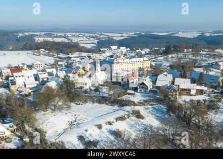 Vue hivernale de la région d'Absberg sur le lac Kleiner Brombachsee en moyenne Franconie Banque D'Images