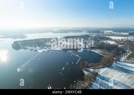 Vue hivernale de la région d'Absberg sur le lac Kleiner Brombachsee en moyenne Franconie Banque D'Images