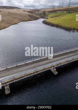 Vue générale du réservoir Baitings près de Ripponden dans les Pennines du West Yorkshire. Date de la photo : mercredi 27 mars 2024. Banque D'Images