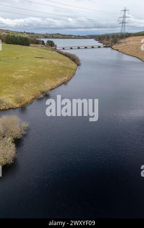 Vue générale du réservoir Baitings près de Ripponden dans les Pennines du West Yorkshire. Date de la photo : mercredi 27 mars 2024. Banque D'Images