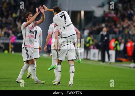 Federico Chiesa du Juventus FC célèbre avec ses coéquipiers après avoir marqué un but lors du match de la Coppa Italia entre le Juventus FC et le SS Lazio à Alli Banque D'Images