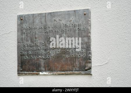 Mémorial au diplomate suisse Carl Lutz dans le quartier juif. Banque D'Images