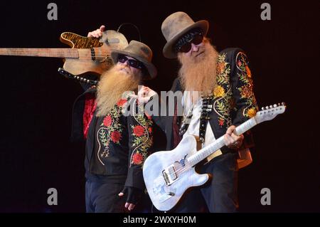 Epernay (Nord de la France) : ZZ Top (2023/07/12). Dusty Hill et Billy Gibbons. Portrait Banque D'Images