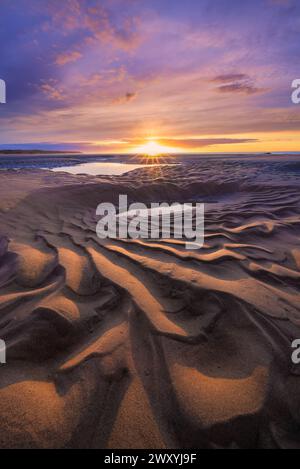 Un beau coucher de soleil sur la plage près de Wissant, Côte d'Opale, France Banque D'Images