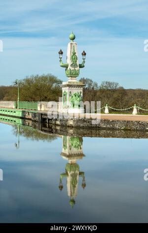 Briare, pont-canal construit par Gustave Eiffel, canal latéral à la Loire au-dessus de la Loire, département du Loiret, Centre-Val de Loire, France Banque D'Images