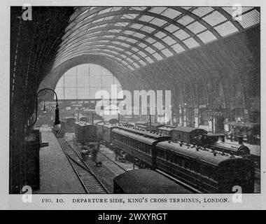 CÔTÉ DÉPART, TERMINUS KING'S CROSS, LONDRES. De l'article GRANDES GARES FERROVIAIRES D'ANGLETERRE. Par Thomas Cargill. Tiré de l'Engineering Magazine consacré au progrès industriel volume XVI octobre 1898 - mars 1899 The Engineering Magazine Co Banque D'Images