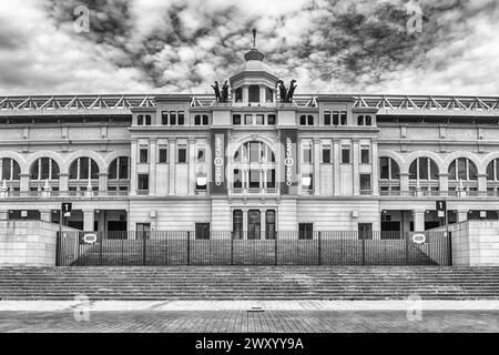 BARCELONE - AOÛT 11 : façade du stade olympique Lluis Companys dans le complexe de l'anneau olympique situé sur la colline de Montjuic, Barcelone, Catalogne, Espagne, Banque D'Images