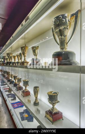 BARCELONE - 11 AOÛT : Trophée du FC Barcelone au Musée Camp Nou, Barcelone, Catalogne, Espagne, le 11 août, 2017. le musée occupe 3 500 squa Banque D'Images