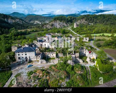 Espagne, Janovas : vue aérienne du village en reconstruction. Tout ce qui restait de cet ancien village dans les Pyrénées aragonaises étaient des ruines : le v Banque D'Images