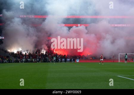 02 avril 2024. Lisbonne, Portugal. Supporters de Benfica lors de la 2ème étape des demi-finales de la Coupe portugaise : Benfica vs Sporting crédit : Alexandre de Sousa/Alamy Live News Banque D'Images