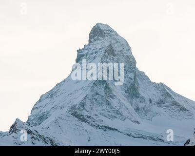 Vue sur le Cervin depuis la station du sommet de Rothorn. Banque D'Images