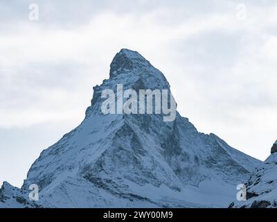 Vue sur le Cervin depuis la station du sommet de Rothorn. Banque D'Images