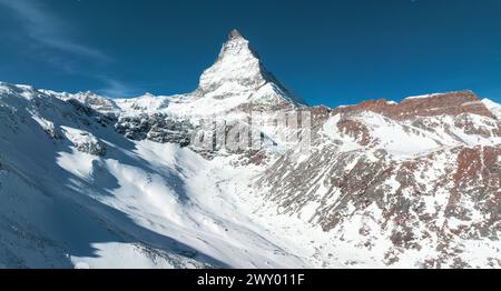 Vue sur le Cervin depuis la station du sommet de Rothorn. Banque D'Images