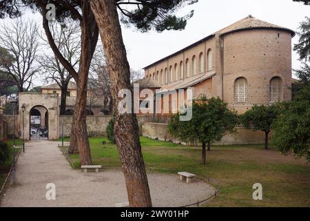 Rome. Italie. Basilique de Santa Sabina sur l’Aventin (Basilica di Santa Sabina all’Aventino). Banque D'Images