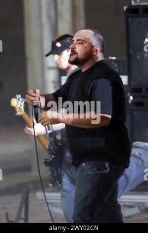 Milan Italie 07/05/2003 : Linea 77 , groupe de metal alternatif italien, pendant les coulisses photographiques du clip de la chanson “Fantasma” Banque D'Images