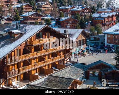 Vue panoramique aérienne de la station de ski de Verbier en Suisse. Banque D'Images