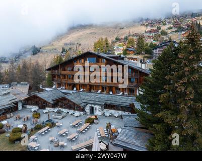 Vue panoramique aérienne de la station de ski de Verbier en Suisse. Banque D'Images