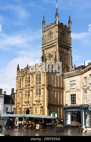 Grade I classé médiéval St Jean Baptiste église, avec l'architecture gothique perpendiculaire, et l'une des grandes églises de "laine" des Cotswolds. ROYAUME-UNI Banque D'Images