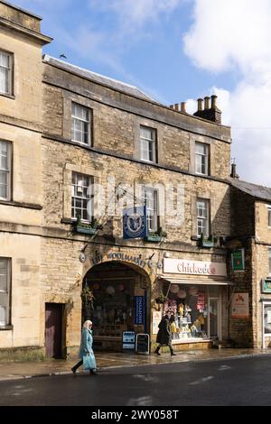 Centre commercial Wool Market, détenu et exploité par P.H. Gillingham Group, Cirencester, Royaume-Uni. Construit avec du calcaire jaune Oolitique Jurassique Banque D'Images