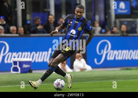 Milan, Italie. 01st Apr, 2024. Italie, Milan, 1 avril 2024 : Marcus Thuram (FC Inter) dribble en première mi-temps lors du match de football FC Inter vs Empoli, Serie A 2023-2024 jour 30 au stade de San Siro Italie, Milan, 2024 04 01: FC Inter vs Empoli, Lega Calcio Serie A 2023/2024 day 30 at San Siro Stadium (photo de Fabrizio Andrea Bertani/Pacific Press) crédit : Pacific Press Media production Corp./Alamy Live News Banque D'Images