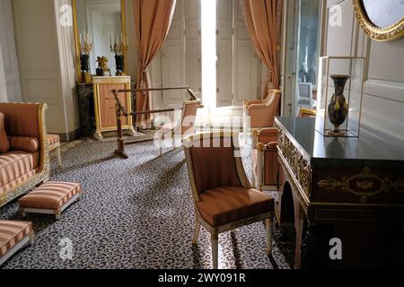 VERSAILLES, FRANCE - 8 mars 2024. Intérieur du Grand Trianon de l'impressionnant château de Versailles, château français et monument historique Banque D'Images